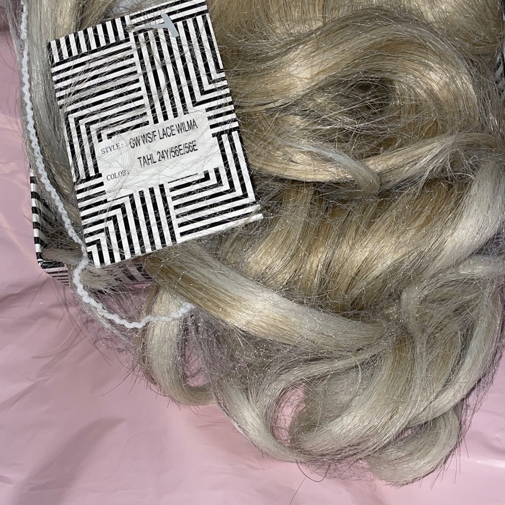 Premium Blonde Women’s Wig - Natural Ash Blonde - Picture 3 of 13